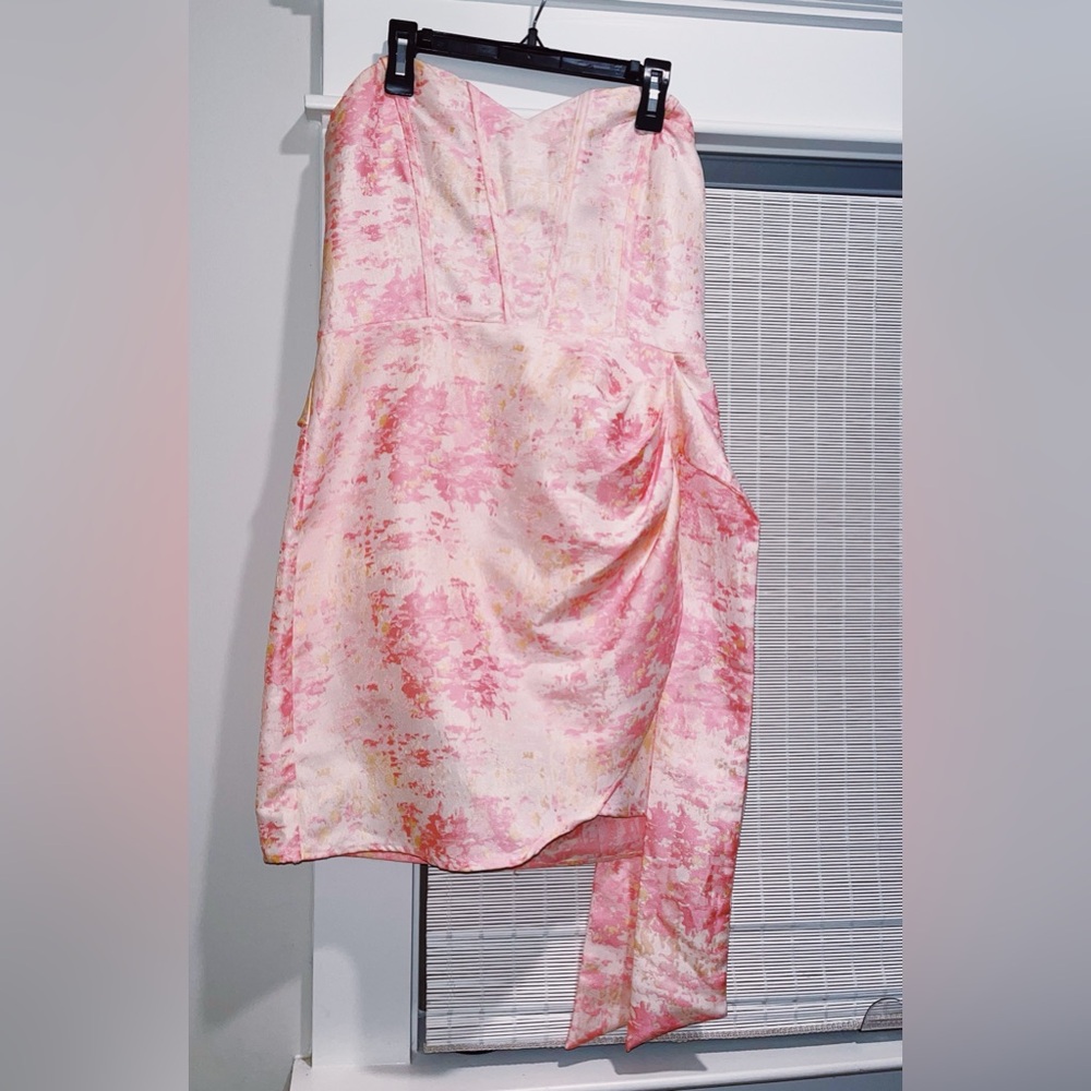 mini floral adjustable strapless pink mini dress!!